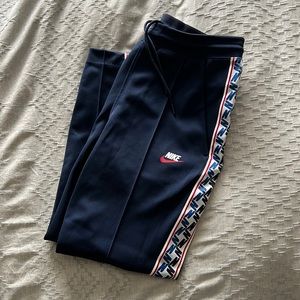 Nike Mens Retro Track Pants in sz Medium.